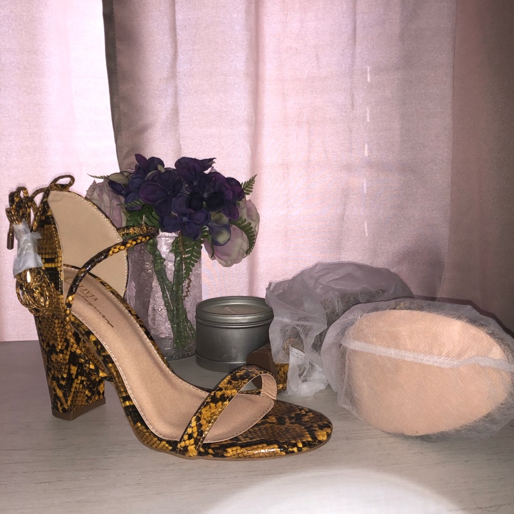 Snake sandal